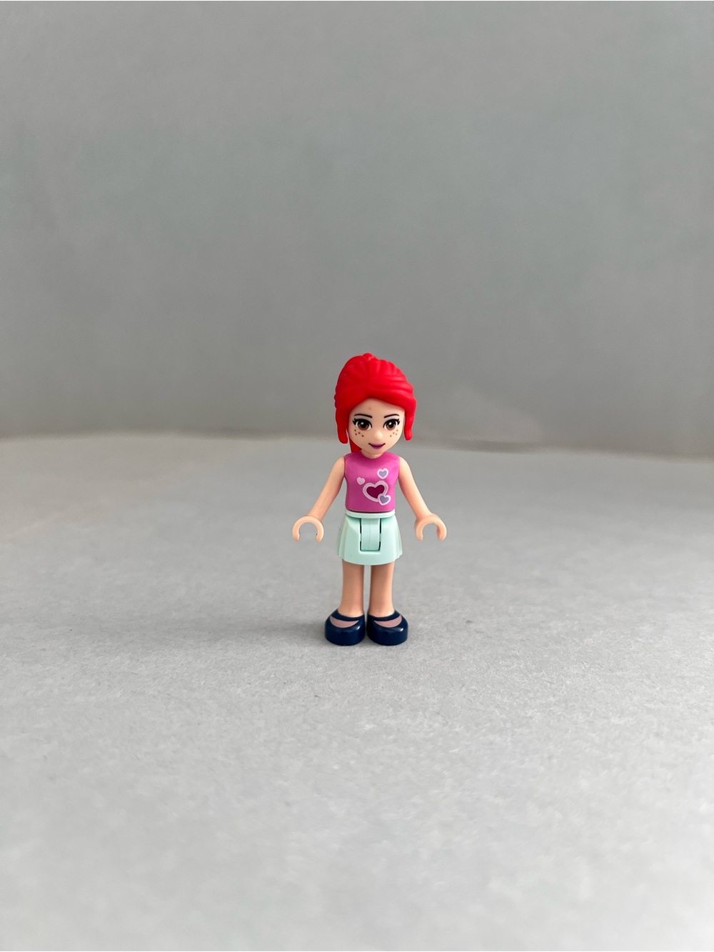 LEGO Friends Mia mini-doll figure